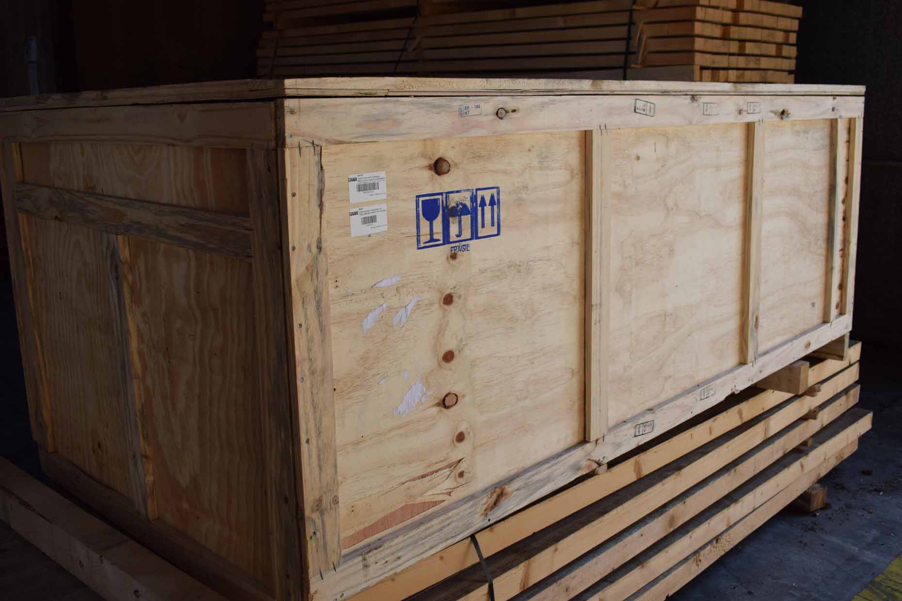 Industriële houten verpakking of palletkist, deze kist wordt gebruikt voor het veilig vervoeren van goederen via zee, land of lucht