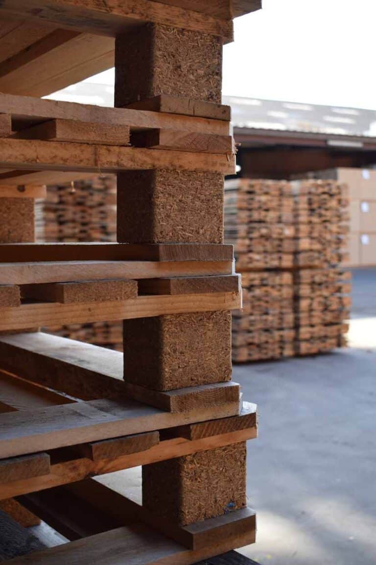houten paletten op een stapel